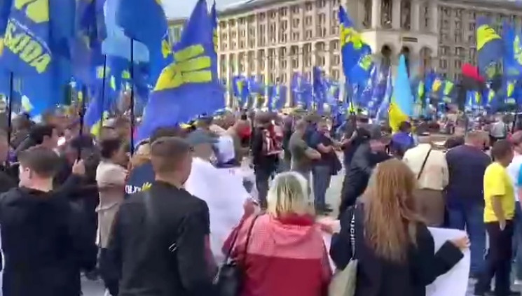 "Требования нации": На Майдане собираютс…