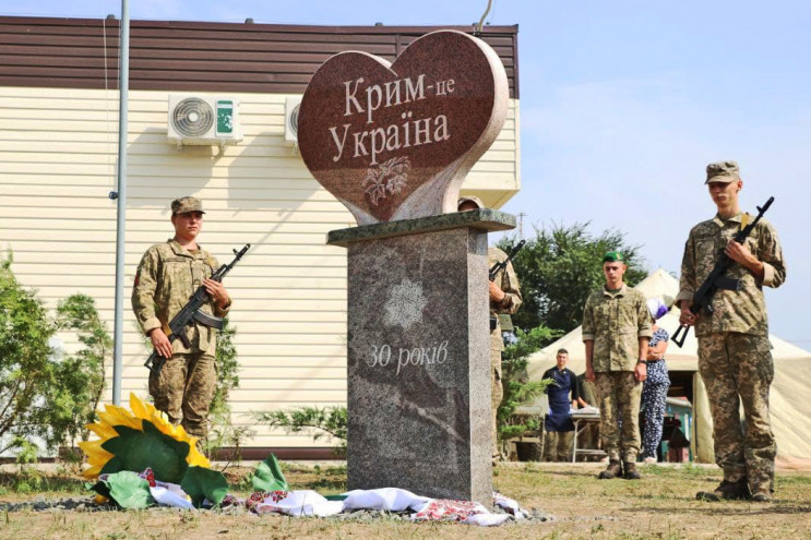 На адмінкордоні з Кримом відкрили пам’ят…