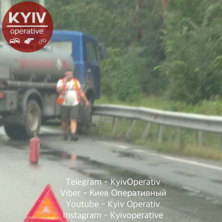 На Окружній у Києві бензовоз влетів у ві…