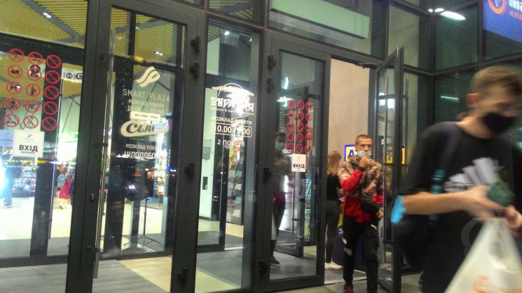 У Києві в торговому центрі евакуйовують…