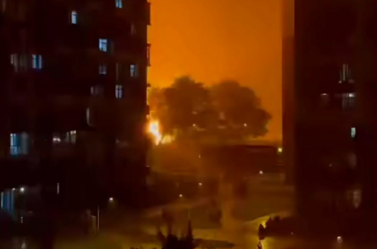 В Киеве молния попала в здание кафе: Нач…