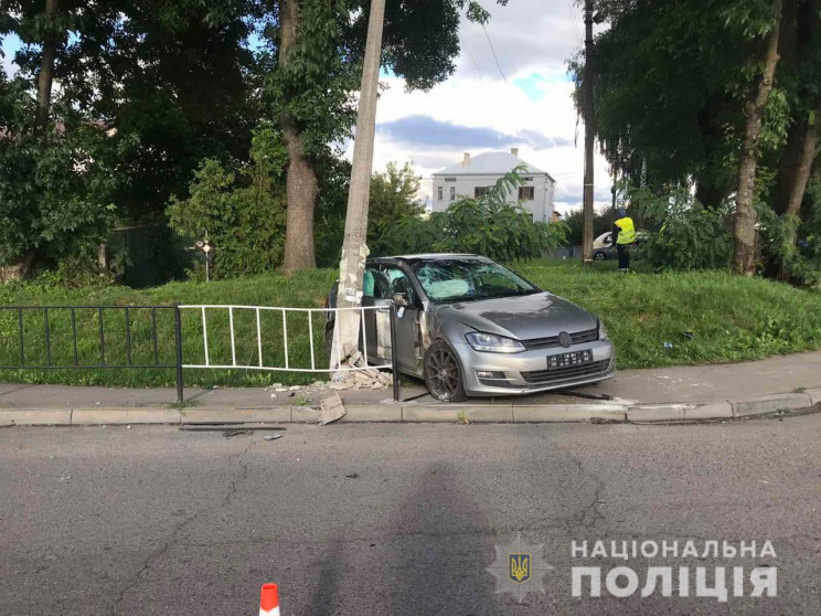Внаслідок ДТП біля Львова двоє людей опи…