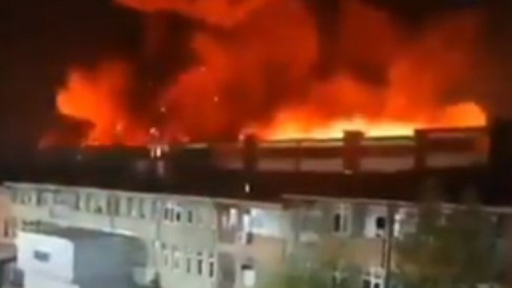 В Стамбуле горит промышленная зона (ВИДЕ…