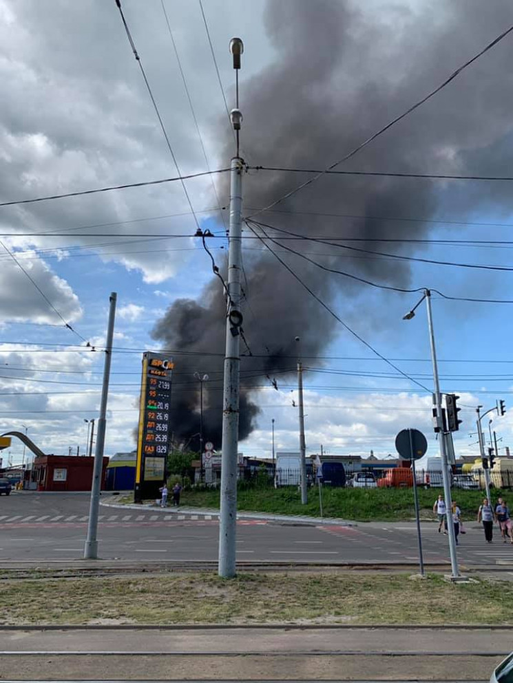 Як у Львові горить локомотивне депо (ФОТ…