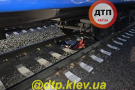Загинув на місці: У Києві поїзд переїхав…
