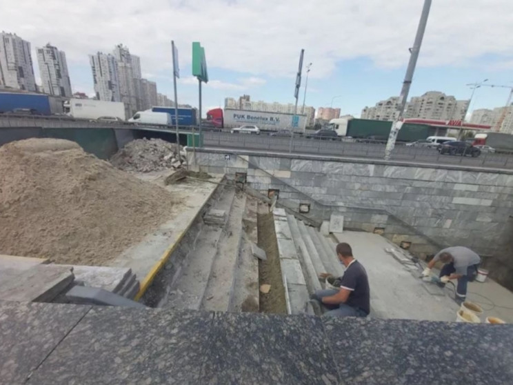 В Киеве на проспекте Бажана закрыли вход…