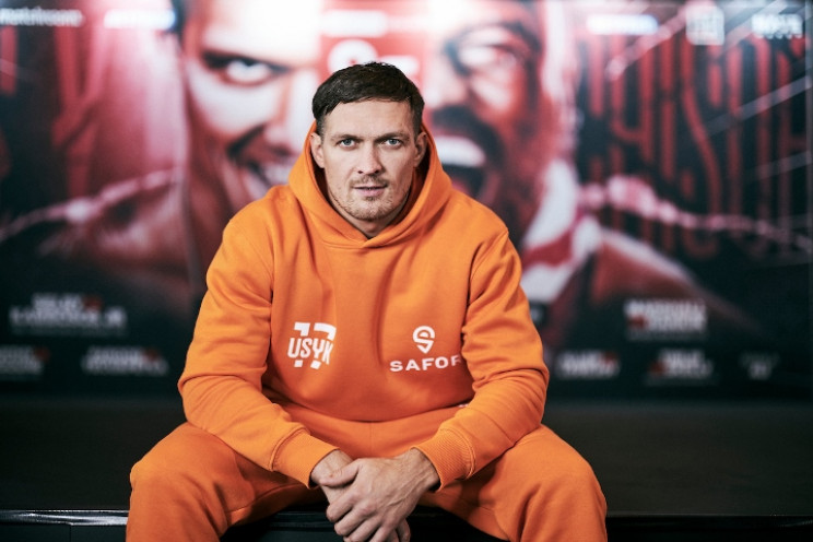 Боксер Усик опубликовал фото из трениров…