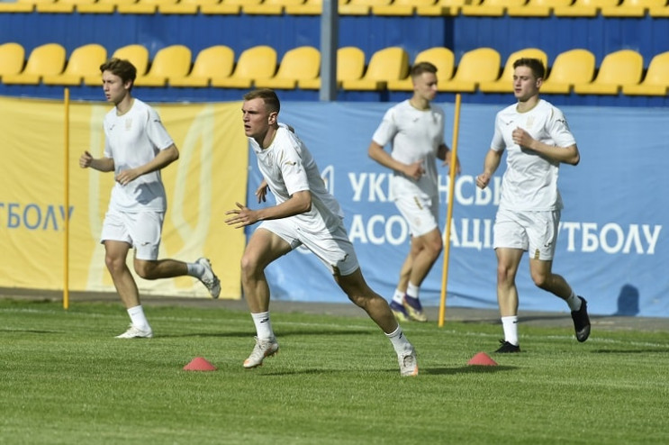 Украинская футбольная "молодежка" начала…