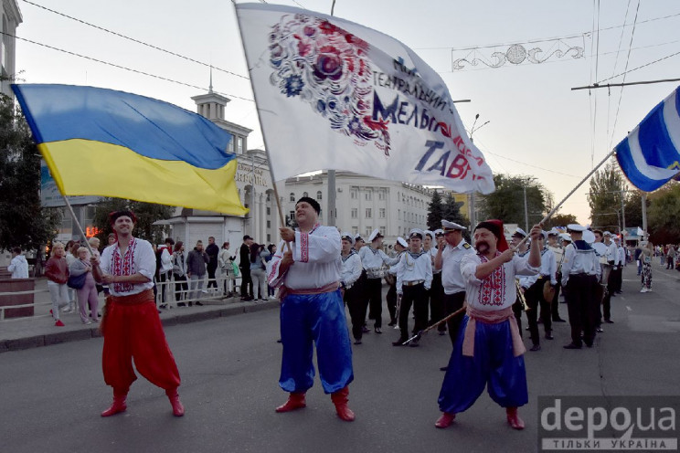 Обошлись без перформансов: В Херсоне отк…