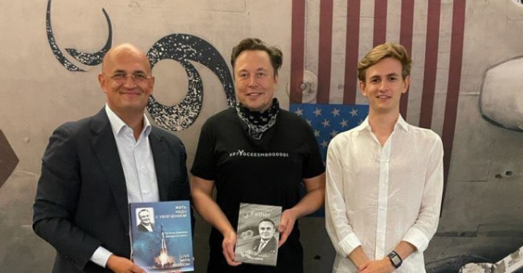Провів екскурсію по SpaceX: Ілон Маск зу…