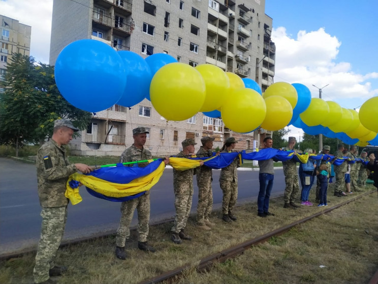 В Донецке в небе увидели огромный флаг У…