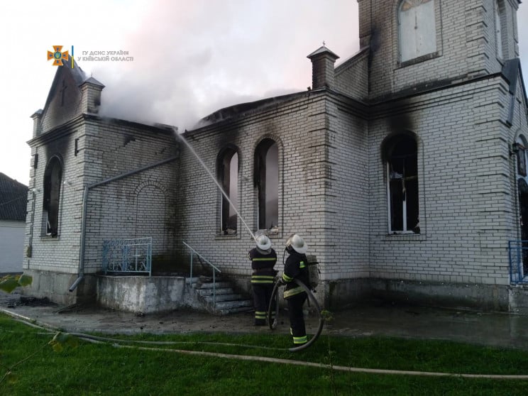 На Київщині вщент згоріла церква (ФОТО,…