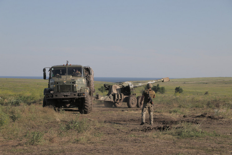 Ситуація на Донбасі: Окупанти поранили в…