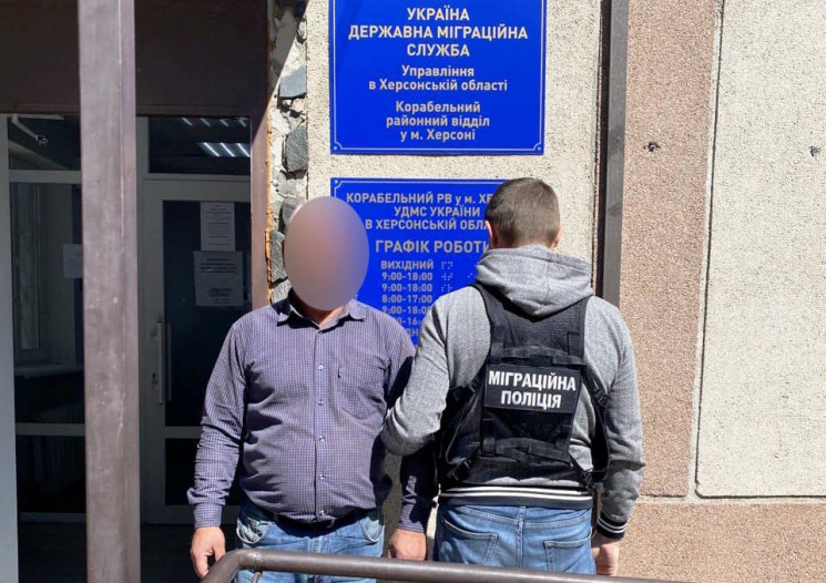Азербайджанця й двох узбеків, які "загос…
