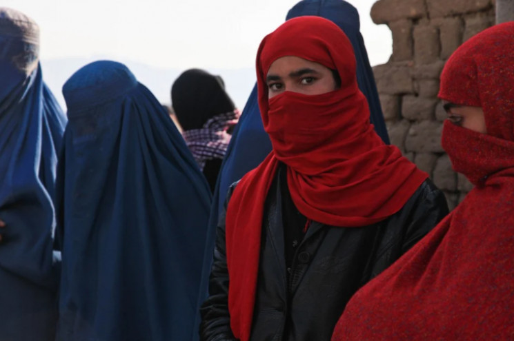 "Талібан" заборонить жінкам займатися сп…
