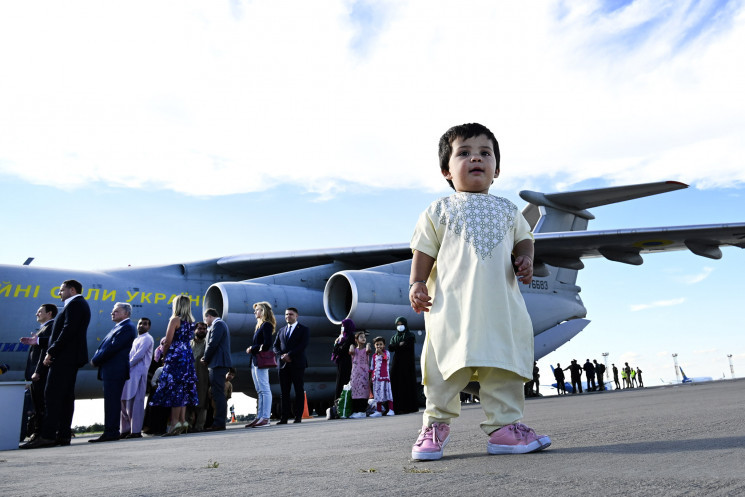Аеропорт у Кабулі відновлює роботу, іноз…