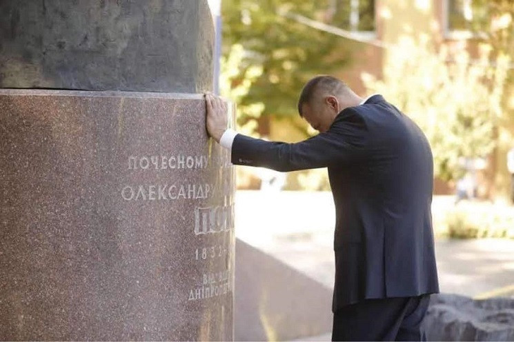 У Дніпрі знесений пам'ятник Петровському…