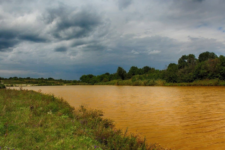 Річки повністю жовті: Як окупанти знищую…