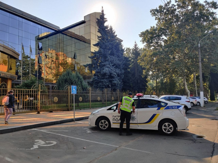 Три суда сразу заминировали в Одессе ано…