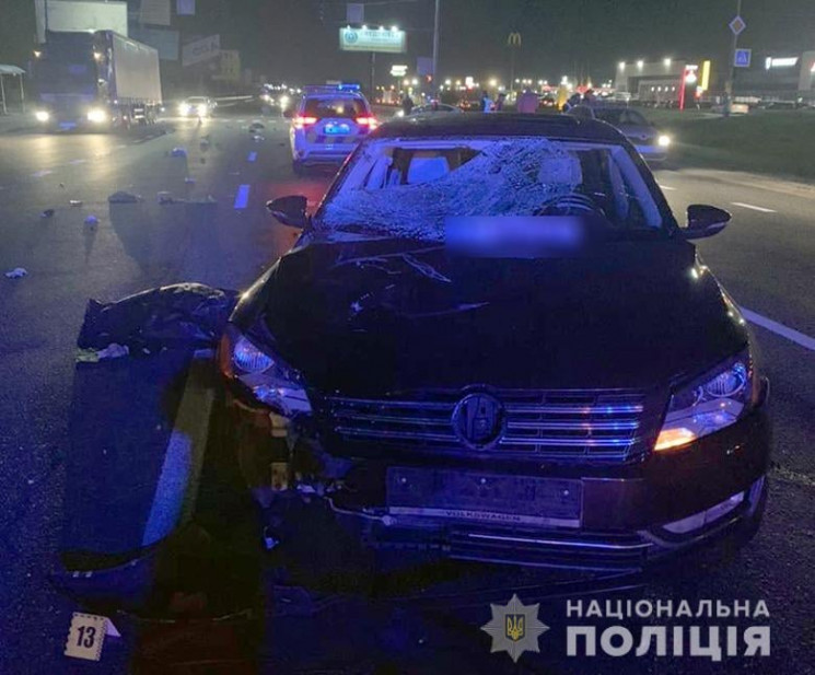 У Києві автомобіль на смерть збив жінку,…