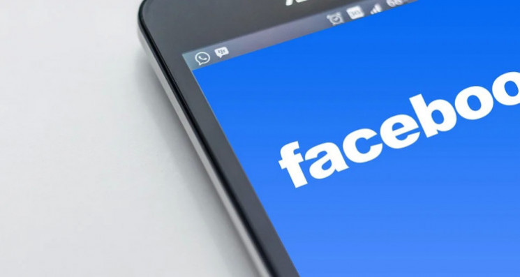 На Росії знову оштрафували Facebook, Twi…