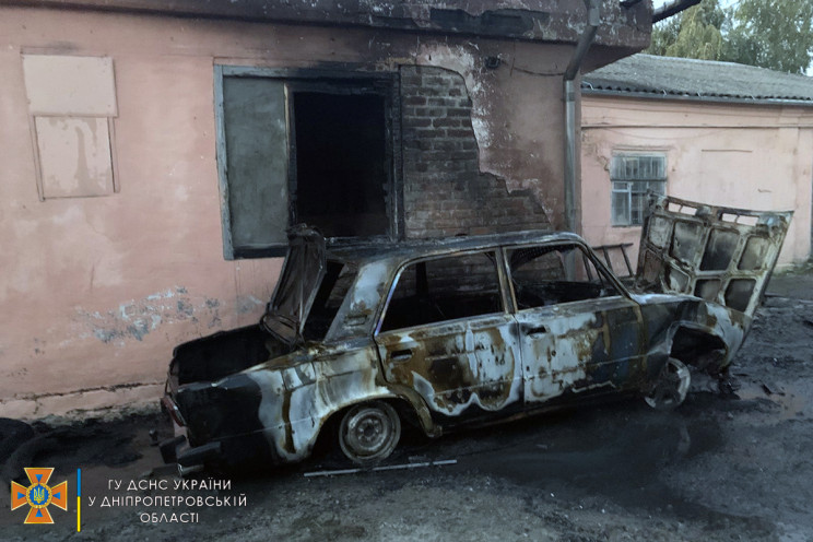 На Дніпропетровщині від палаючої автівки…
