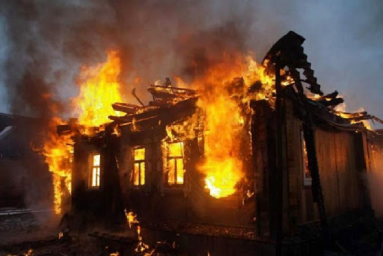 Житловий будинок, квартира і суха трава:…