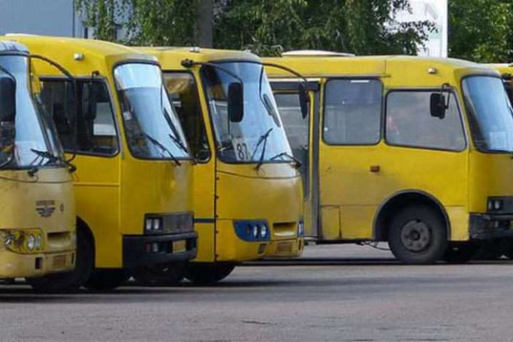 У Києві водій маршрутки розбив дзеркало…