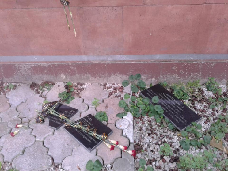 В Іршаві вандали пошкодили стелу з мемор…