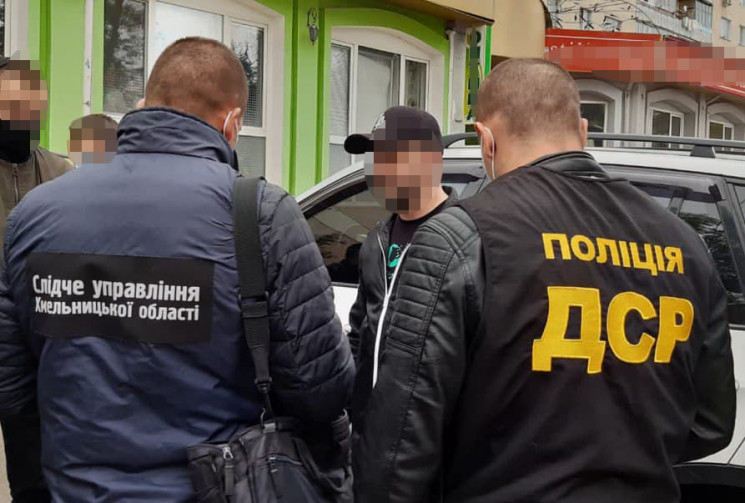З погрозами і пошкодженням авта: На Хмел…