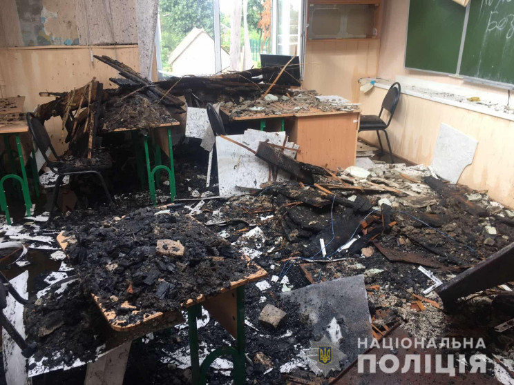 Пожар в школе под Харьковом: Полиция воз…