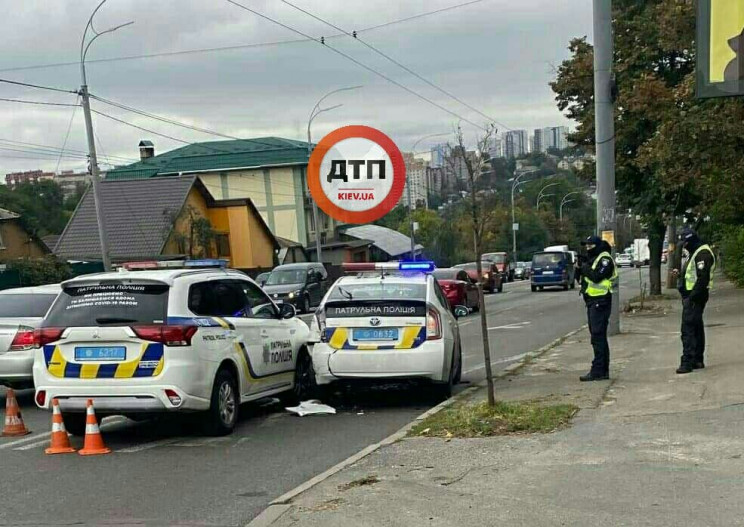 У Києві патрульні автівки влаштували ДТП…