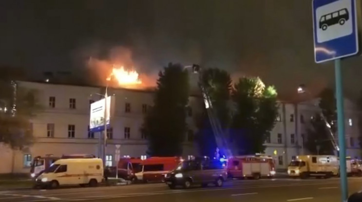 В центре Москвы возник крупный пожар: Го…