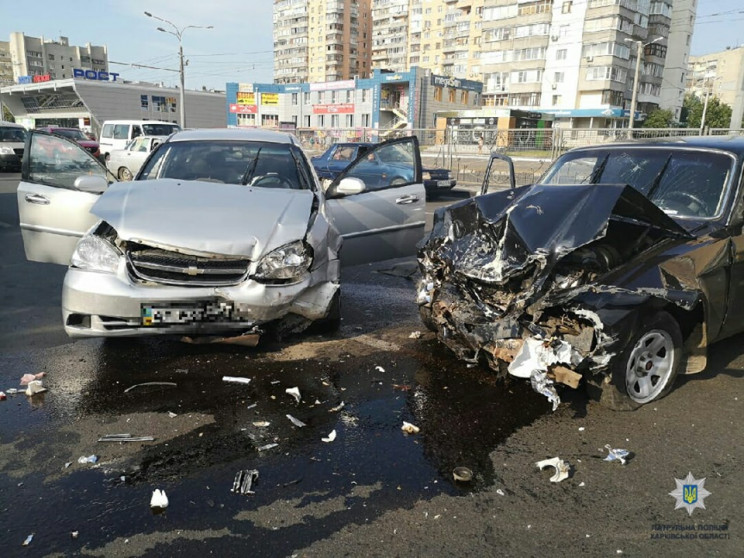 На проспекте Гагарина разбились авто: По…