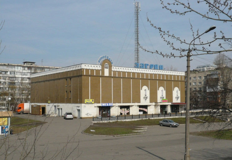 У Києві на Голосіївському проспекті знес…