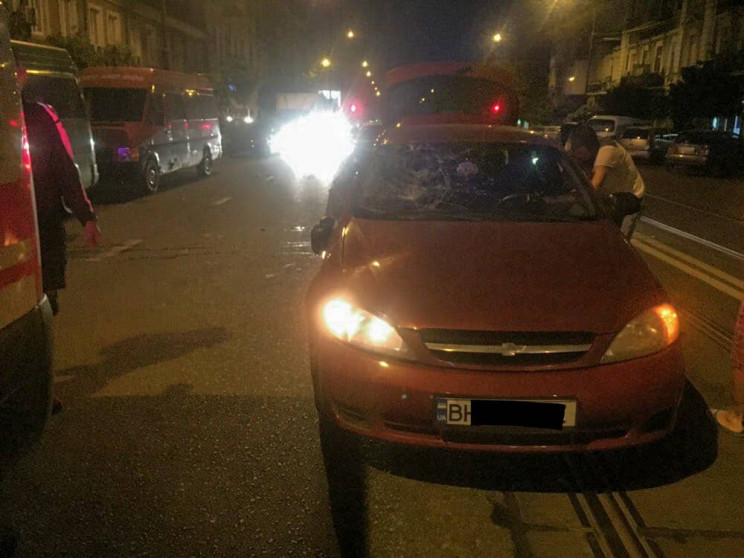 В Одессе Chevrolet сбил насмерть пешеход…