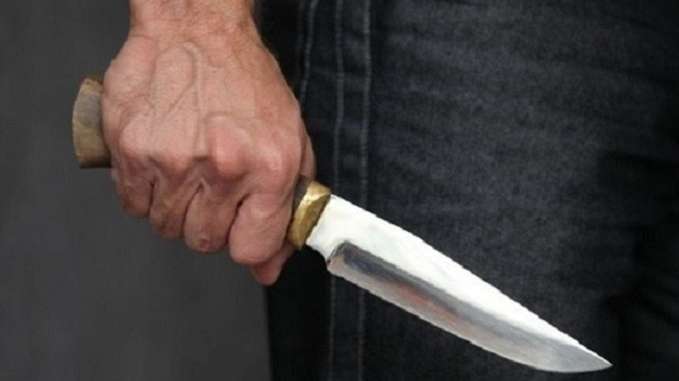 В Кривом Роге пенсионер вонзил себе нож…