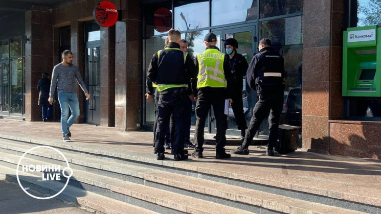 У Києві чоловік з ножем влаштував сканда…