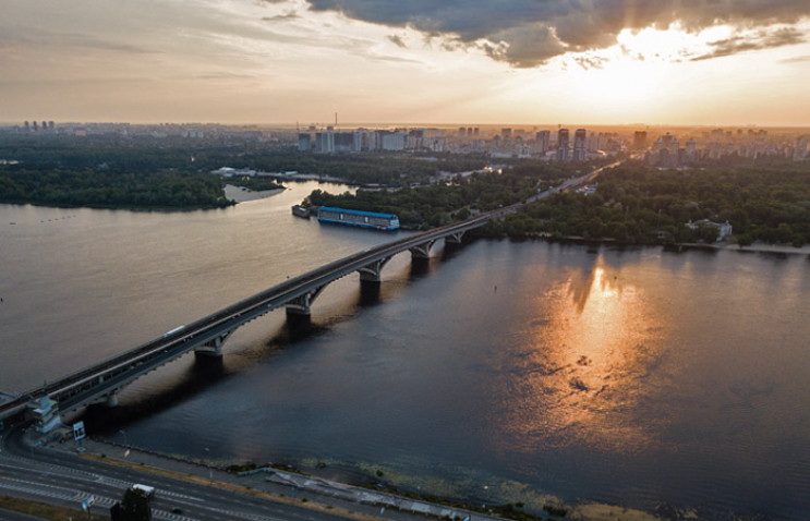 У Києві з 1 жовтня перекриють міст Метро…