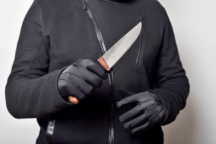 У Грузії чоловік напав з ножем на активі…