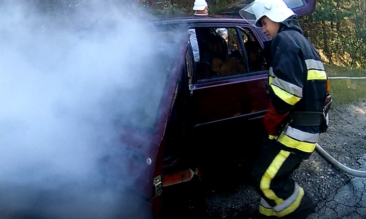 На Славутчині під час руху спалахнув авт…