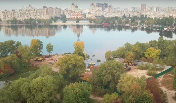 У Києві будують пішохідний міст на Оболо…
