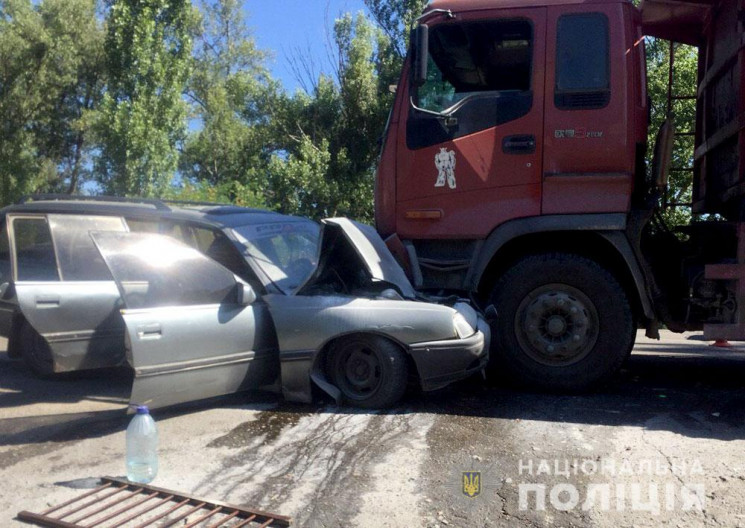 На Полтавщине грузовик наехал на легкову…