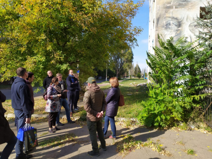 В прифронтовую Авдеевку прибыла делегаци…