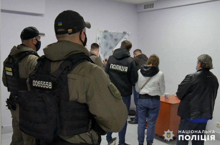Організаторам "інтимного" масажного сало…