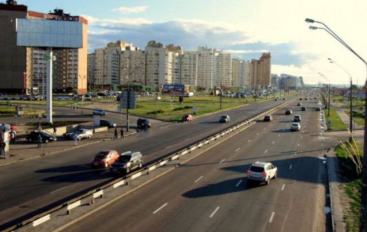 В Киеве перекрыли проспект Бажана и Бори…