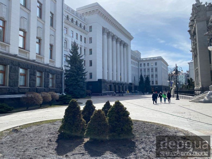 Скандал в "Укрэксимбанке": В Офисе Зелен…