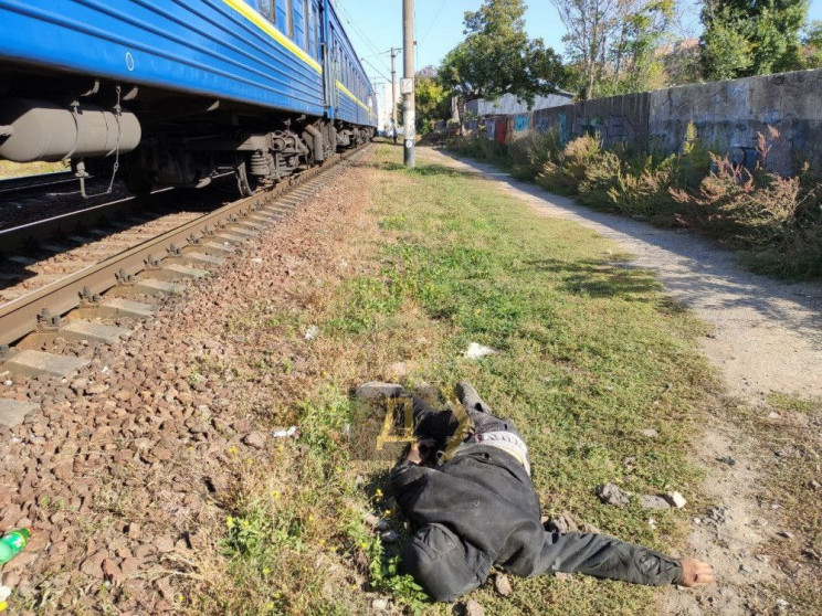 Мужчина погиб под колесами поезда Одесса…