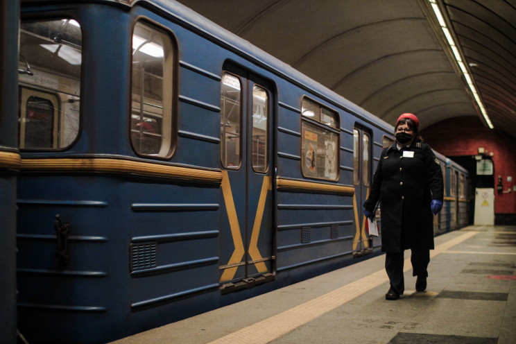 У Києві зупинили червону гілку метро чер…