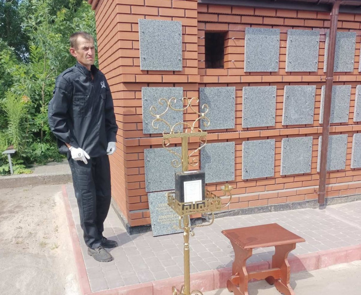 Колумбарные стены: В Днепре на кладбищах…